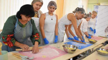 Благодійний майстер-клас із ліплення вареників
